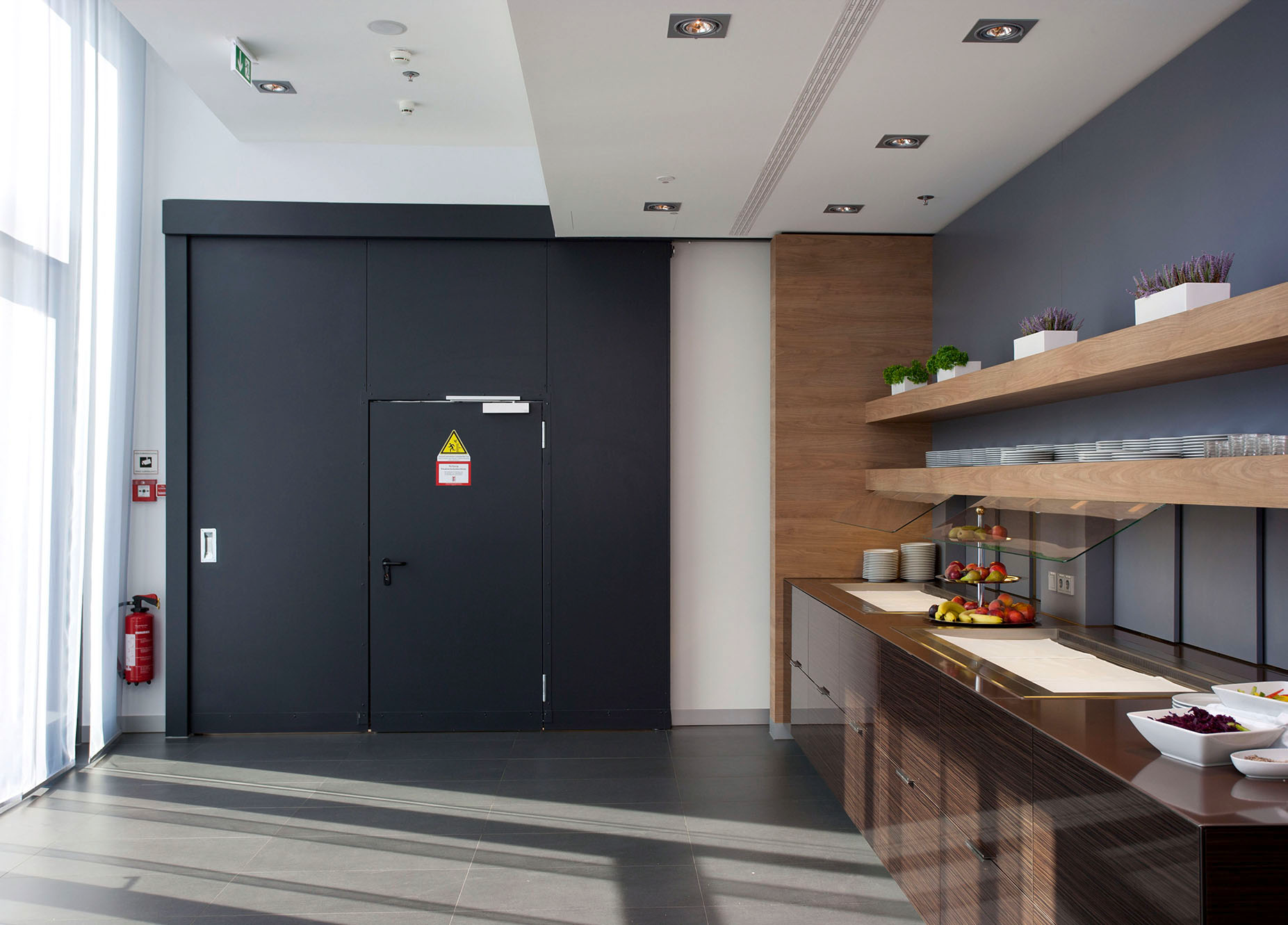 Brandwerende schuifdeur met loopdeur