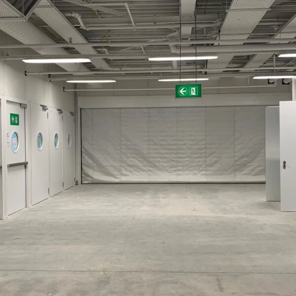 Rook- en brandscherm gekoppeld aan brandmeldinstallatie