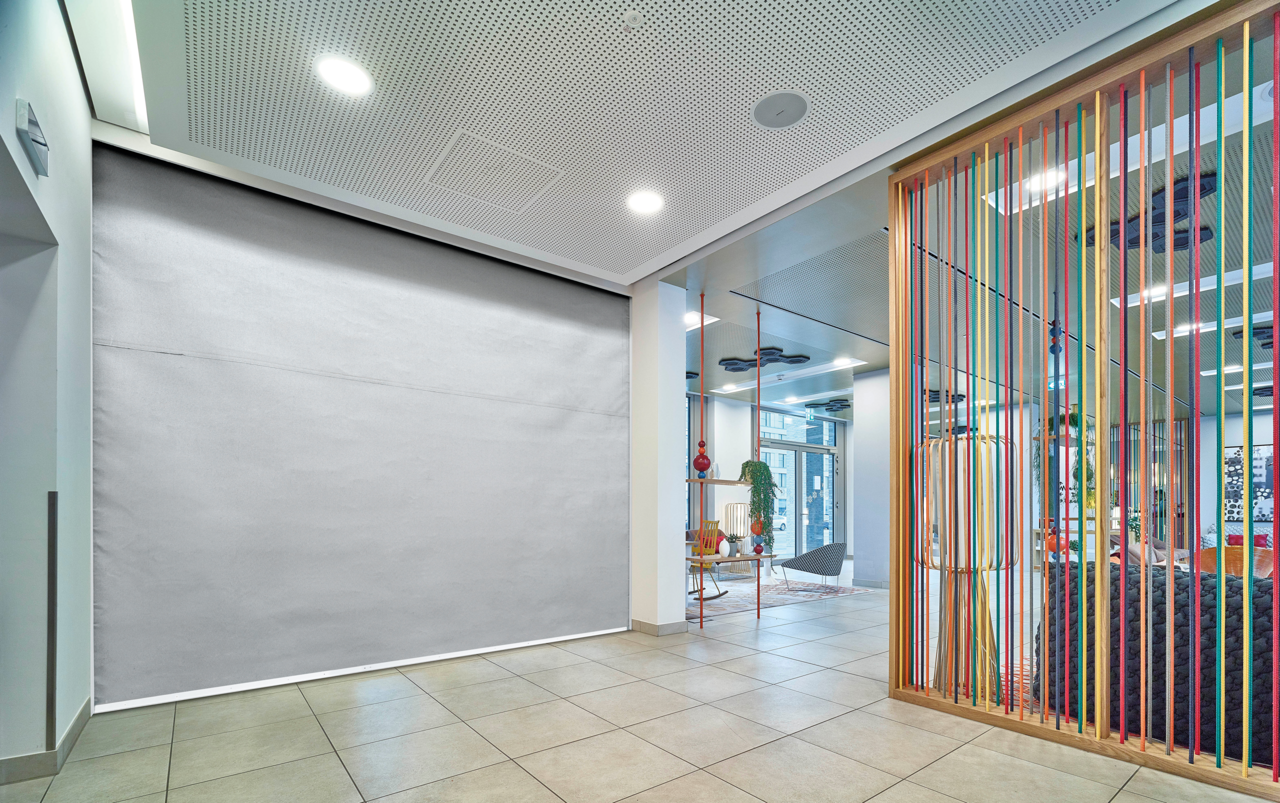 Rook- en brandscherm toegepast als flexibele brandafscheiding